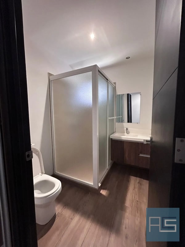 Amplio apartamento en renta de 2 hab en zona 10 - 13