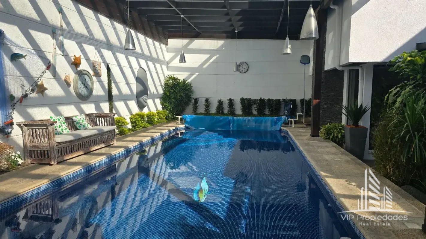 Casa en venta en zona 15, VHI - 13