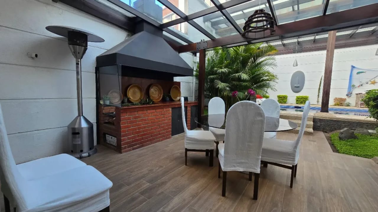 Casa en venta en zona 15, VHI - 12