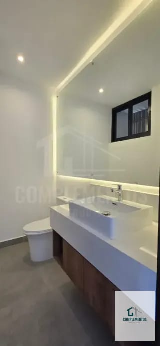 Molie, Casa en Renta Zona 10 — Casa en Alquiler en Zona 10, Guatemala, Ciudad — miniatura 3 de 11