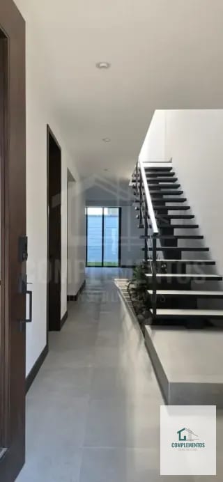 Molie, Casa en Renta Zona 10 — Casa en Alquiler en Zona 10, Guatemala, Ciudad — miniatura 2 de 11