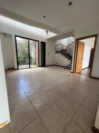 VENDO LINDA CASA EN LA FORESTA KM.20.5 CARR A FRAIJANES (copia) — Casa en Venta en La Foresta, Carretera a El Salvador, Guatemala, Ciudad — miniatura 7 de 11