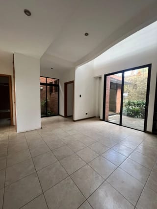 VENDO LINDA CASA EN LA FORESTA KM.20.5 CARR A FRAIJANES (copia) — Casa en Venta en La Foresta, Carretera a El Salvador, Guatemala, Ciudad — miniatura 5 de 11