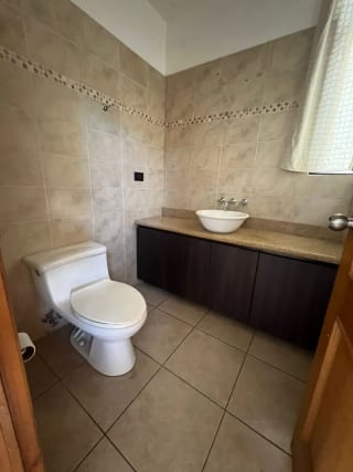 VENDO LINDA CASA EN LA FORESTA KM.20.5 CARR A FRAIJANES (copia) — Casa en Venta en La Foresta, Carretera a El Salvador, Guatemala, Ciudad — miniatura 3 de 11