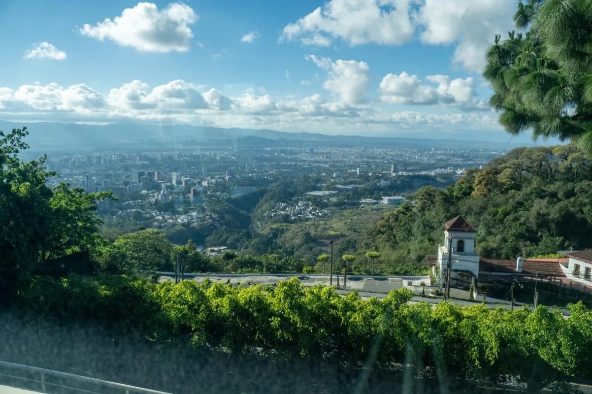 VENDO CASA EN LAS NUBES KM.11.5 CAES CON PISCINA (copia) — Casa en Venta en Carretera a El Salvador, Guatemala, Ciudad — foto 6 de 17