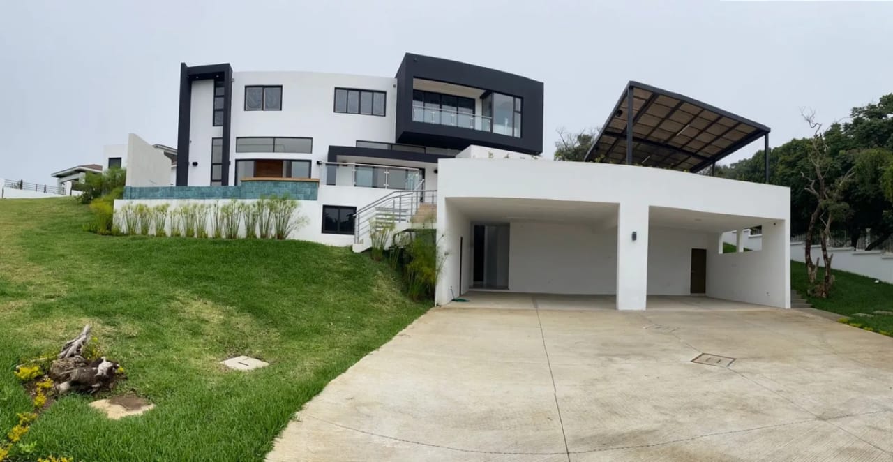 VENDO CASA NUEVA DE LUJO con Piscina y Jacuzzi en Sausalito, – 5 Habitaciones (copia) — Casa en Venta en Sausalito, Carretera a El Salvador, Guatemala, Ciudad — foto 7 de 9