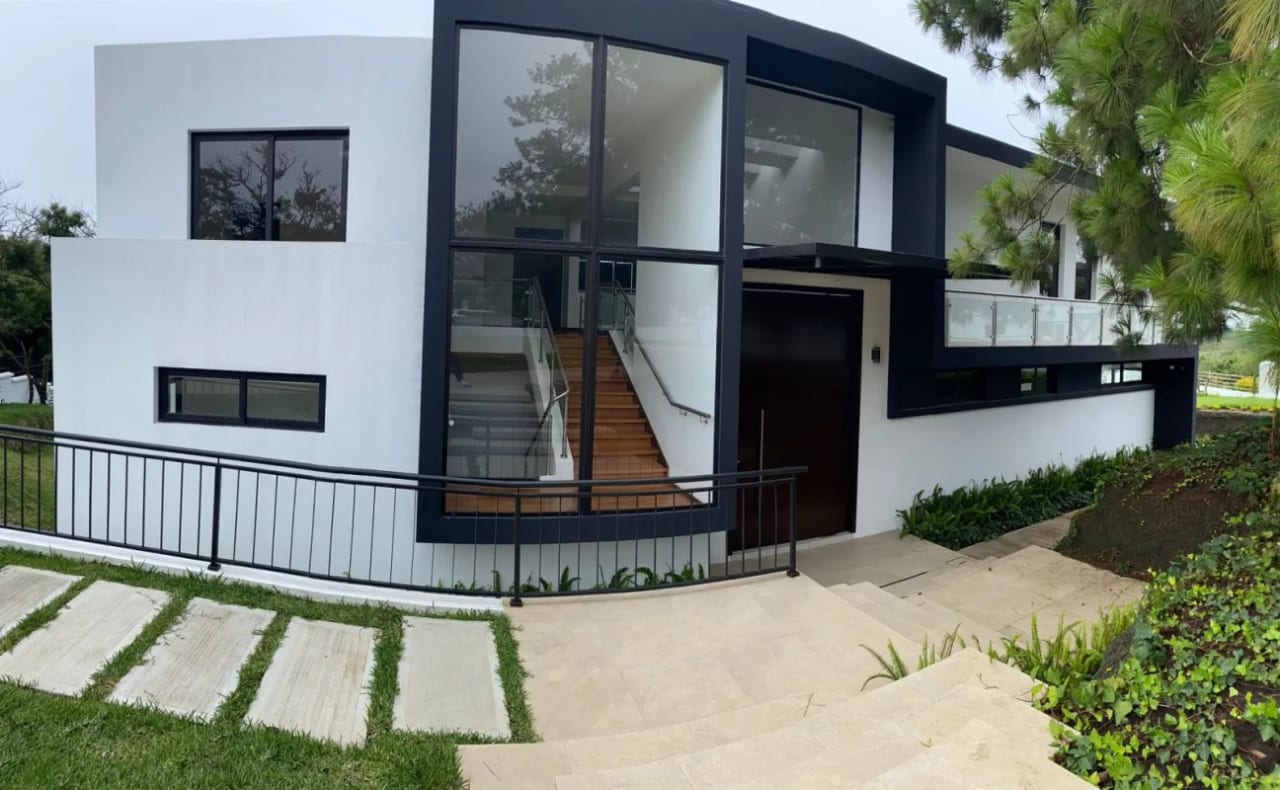 VENDO CASA NUEVA DE LUJO con Piscina y Jacuzzi en Sausalito, – 5 Habitaciones (copia) — Casa en Venta en Sausalito, Carretera a El Salvador, Guatemala, Ciudad — foto 2 de 9
