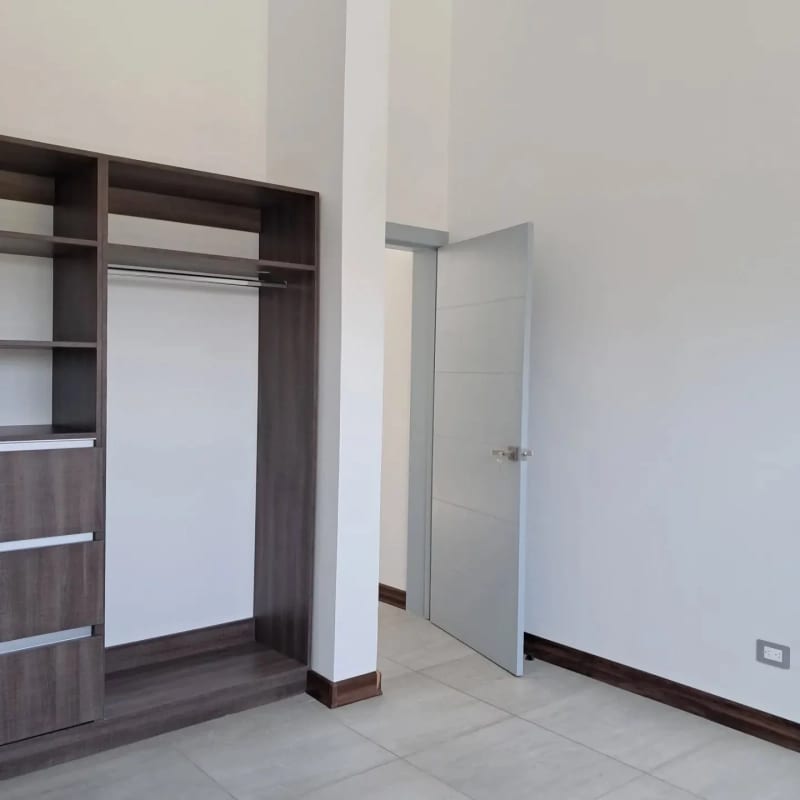 VENDO AMPLIA CASA CON APARTAMENTO, LOS MANANTIALES (copia) — Casa en Venta en Carretera a El Salvador, Guatemala, Ciudad — foto 14 de 17