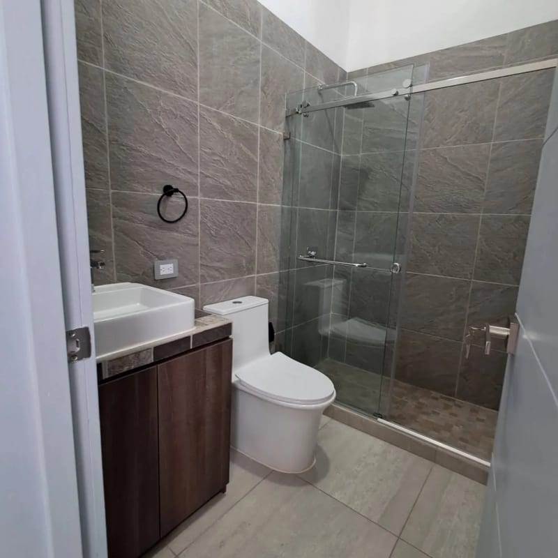 VENDO AMPLIA CASA CON APARTAMENTO, LOS MANANTIALES (copia) — Casa en Venta en Carretera a El Salvador, Guatemala, Ciudad — foto 5 de 17