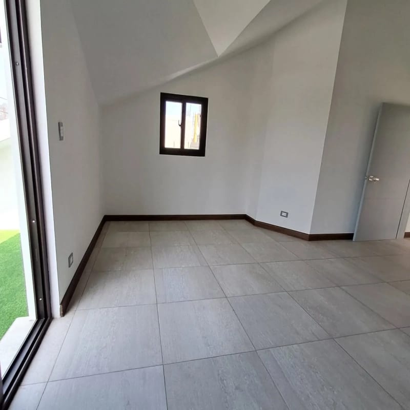VENDO AMPLIA CASA CON APARTAMENTO, LOS MANANTIALES (copia) — Casa en Venta en Carretera a El Salvador, Guatemala, Ciudad — foto 4 de 17