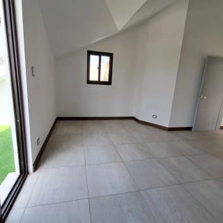 VENDO AMPLIA CASA CON APARTAMENTO, LOS MANANTIALES (copia) — Casa en Venta en Carretera a El Salvador, Guatemala, Ciudad — miniatura 4 de 17