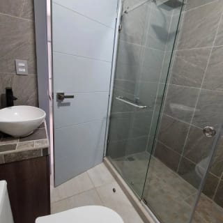 VENDO AMPLIA CASA CON APARTAMENTO, LOS MANANTIALES (copia) — Casa en Venta en Carretera a El Salvador, Guatemala, Ciudad — miniatura 2 de 17