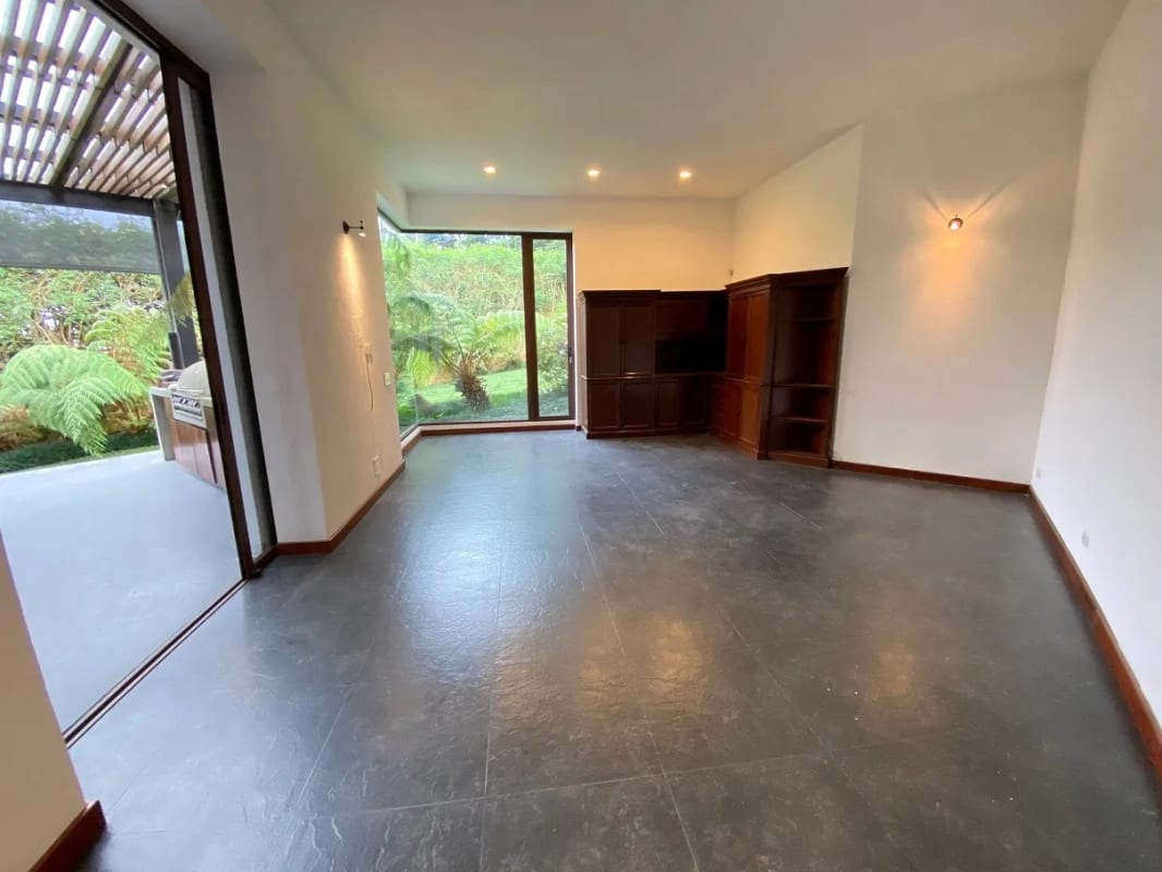 LINDA CASA EN VENTA EN KM.12.7 CARRETERA A EL SALVADOR (copia) — Casa en Venta en Santa Catarina Pinula, Guatemala, Ciudad — foto 4 de 11