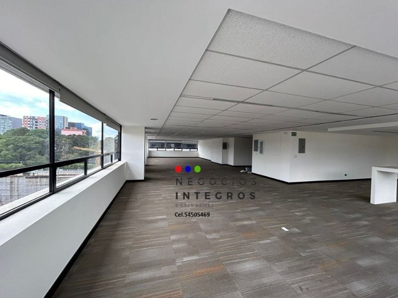 ALQUILO AMPLIA OFICINA EN ZONA 10  (copia) — Oficina en Alquiler en Centro Empresarial, Zona 10, Guatemala, Ciudad — foto 4 de 10