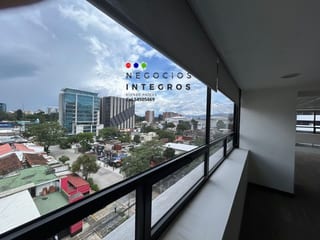 ALQUILO AMPLIA OFICINA EN ZONA 10  (copia) — Oficina en Alquiler en Centro Empresarial, Zona 10, Guatemala, Ciudad — miniatura 7 de 10
