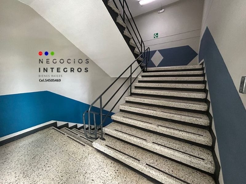 ALQUILO AMPLIA OFICINA EN ZONA 10  (copia) — Oficina en Alquiler en Centro Empresarial, Zona 10, Guatemala, Ciudad — foto 3 de 10