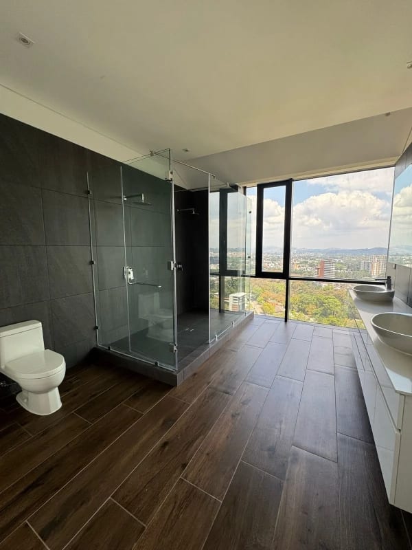 VENDO EXCLUSIVO PENTHOUSE CON TERRAZA GRANDE -  MILENIA OAKLAND Z.10 (copia) — Apartamento en Venta en Milenia, Zona 10, Guatemala, Ciudad — foto 3 de 7
