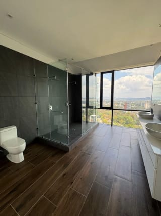 VENDO EXCLUSIVO PENTHOUSE CON TERRAZA GRANDE -  MILENIA OAKLAND Z.10 (copia) — Apartamento en Venta en Milenia, Zona 10, Guatemala, Ciudad — miniatura 3 de 7