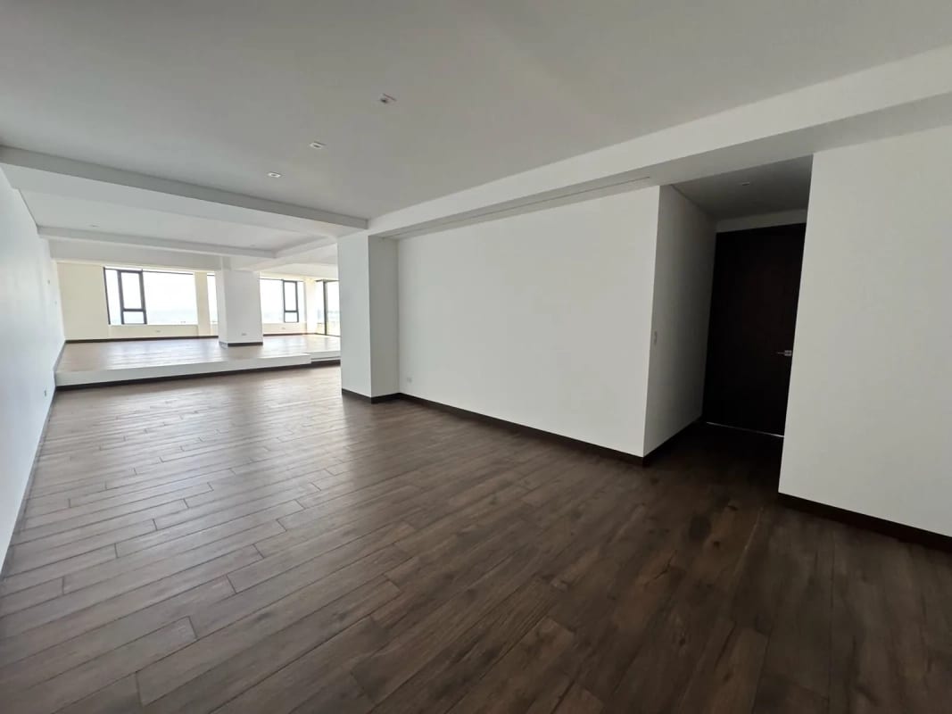 VENDO EXCLUSIVO PENTHOUSE CON TERRAZA GRANDE -  MILENIA OAKLAND Z.10 (copia) — Apartamento en Venta en Milenia, Zona 10, Guatemala, Ciudad — foto 2 de 7