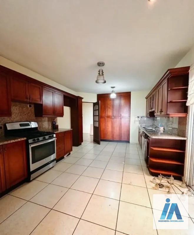 CASA EN ALQUILER📍 Altos de San Lázaro, Zona 15 - 7