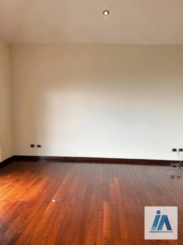 CASA EN ALQUILER📍 Altos de San Lázaro, Zona 15 - 5