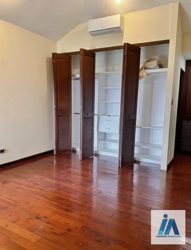 CASA EN ALQUILER📍 Altos de San Lázaro, Zona 15 - 4