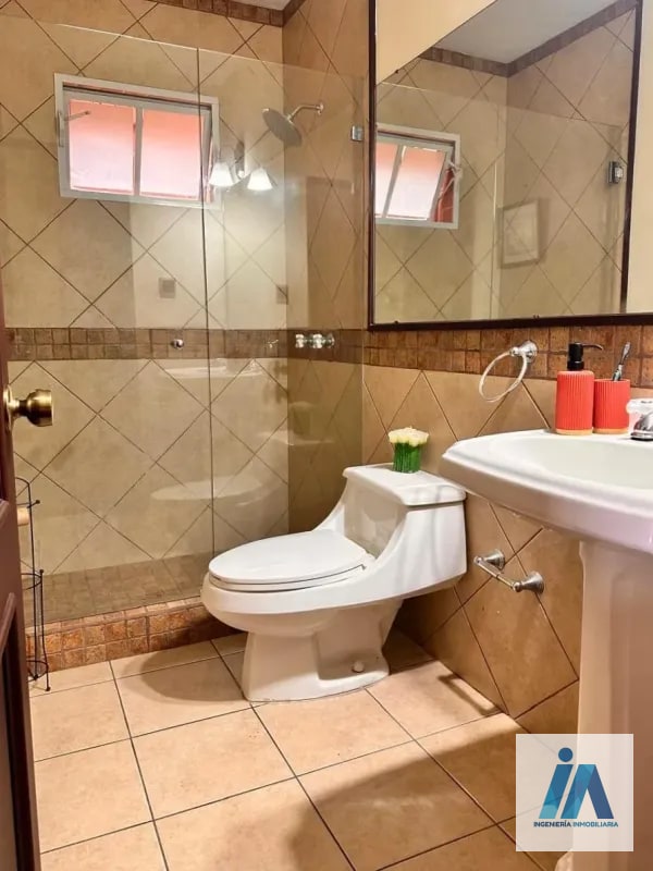 CASA EN ALQUILER📍 Altos de San Lázaro, Zona 15 - 1