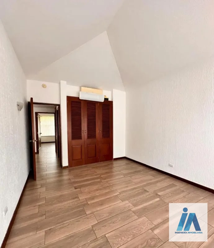 CASA EN ALQUILER📍 Residencial Elgin II, Zona 13 - 11