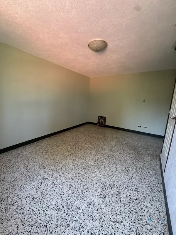 CASA EN VENTA EL SOCORRO CARRETERA A EL SALVADOR, KM. 12.7 - 10