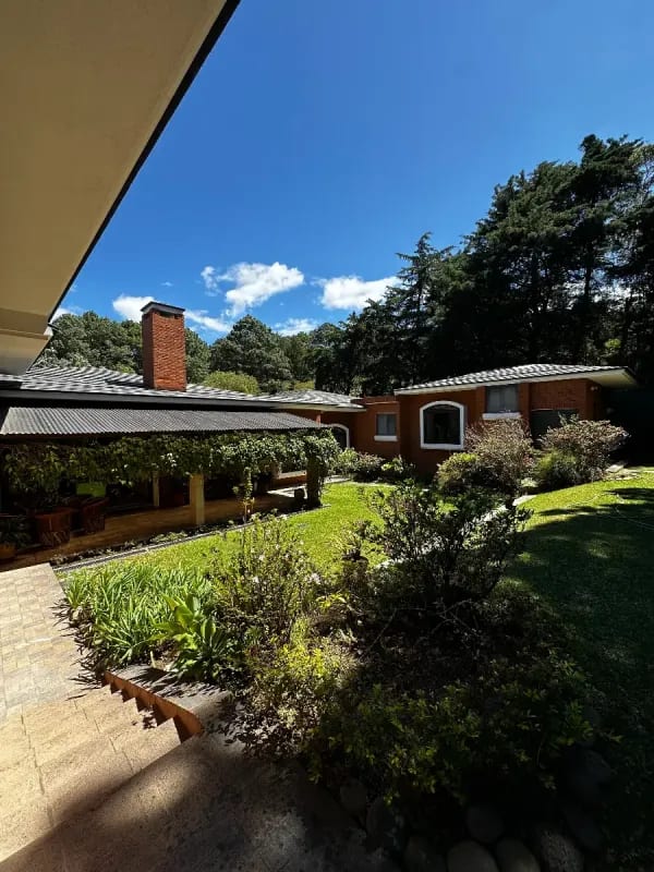 AMPLIA Y ELEGANTE CASA DE UN NIVEL EN VENTA | SANTA CATARINA PINULA   "Condominio Las Tinajas" — Casa en Venta en Las Tinajas, Santa Catarina Pinula, Guatemala, Ciudad — foto 3 de 13