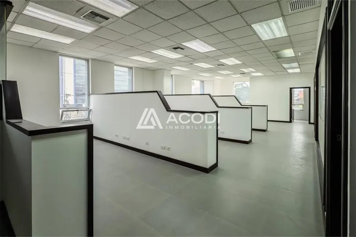 Oficina en Zona 10 — Oficina en Alquiler en Zona 10, Guatemala, Ciudad — foto 1 de 5