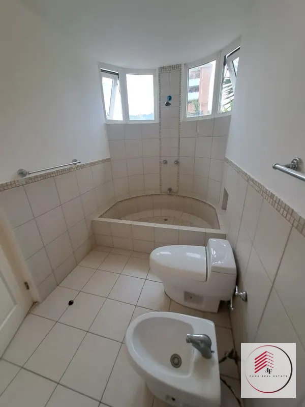 Alquiler de apartamento en zona 15 Vista Hermosa a 2 a dos cuadras de Boulevard Vista Hermosa atras de campero - 1