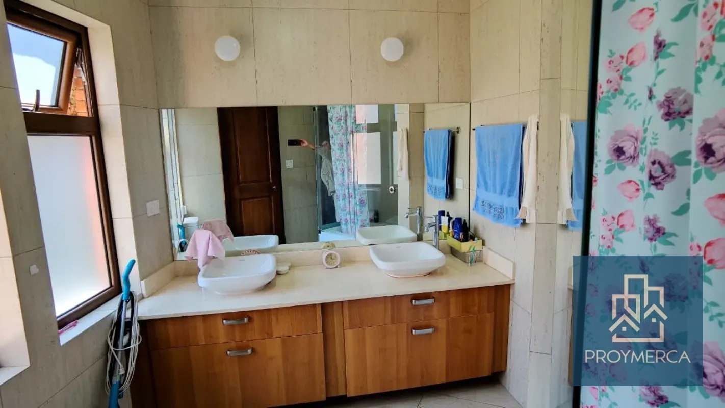 Casa en Venta, Condominio Pasaje Oakland , Zona 10 - 9