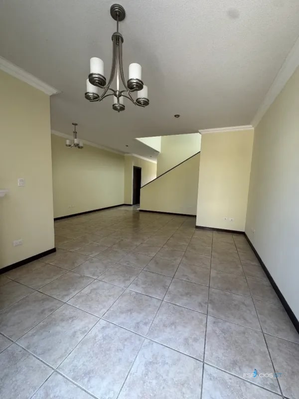 ✨CASA EN VENTA – KM. 21 CARRETERA A FRAIJANES, VILLAS DE ENTREVERDES, CES. - 6