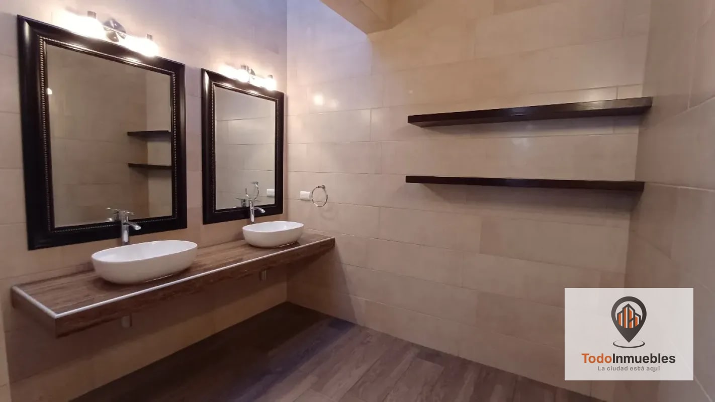 Casa Remodelada en Renta en Elgin 2 zona 13 - 5