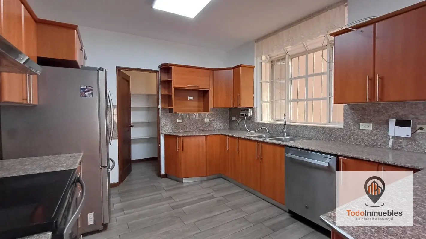 Casa Remodelada en Renta en Elgin 2 zona 13 - 3