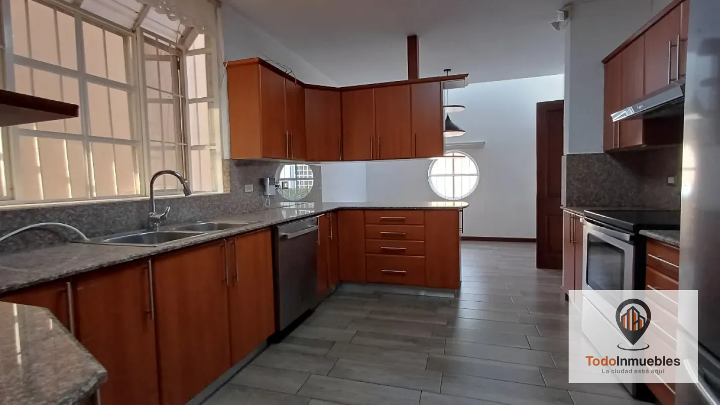 Casa Remodelada en Renta en Elgin 2 zona 13 - 2