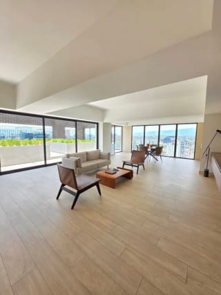 Hermoso apartamento en renta — Apartamento en Alquiler en Meraki Z10, Zona 10, Guatemala, Ciudad — miniatura 2 de 8
