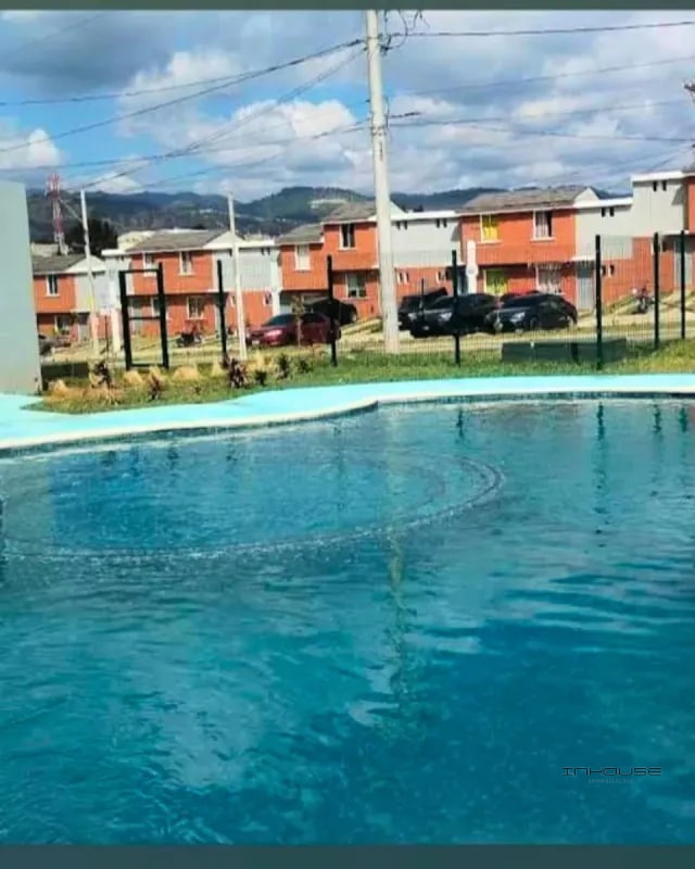 CASA EN VENTA EN VILLA NUEVA, DENTRO DE GARITA. - 4