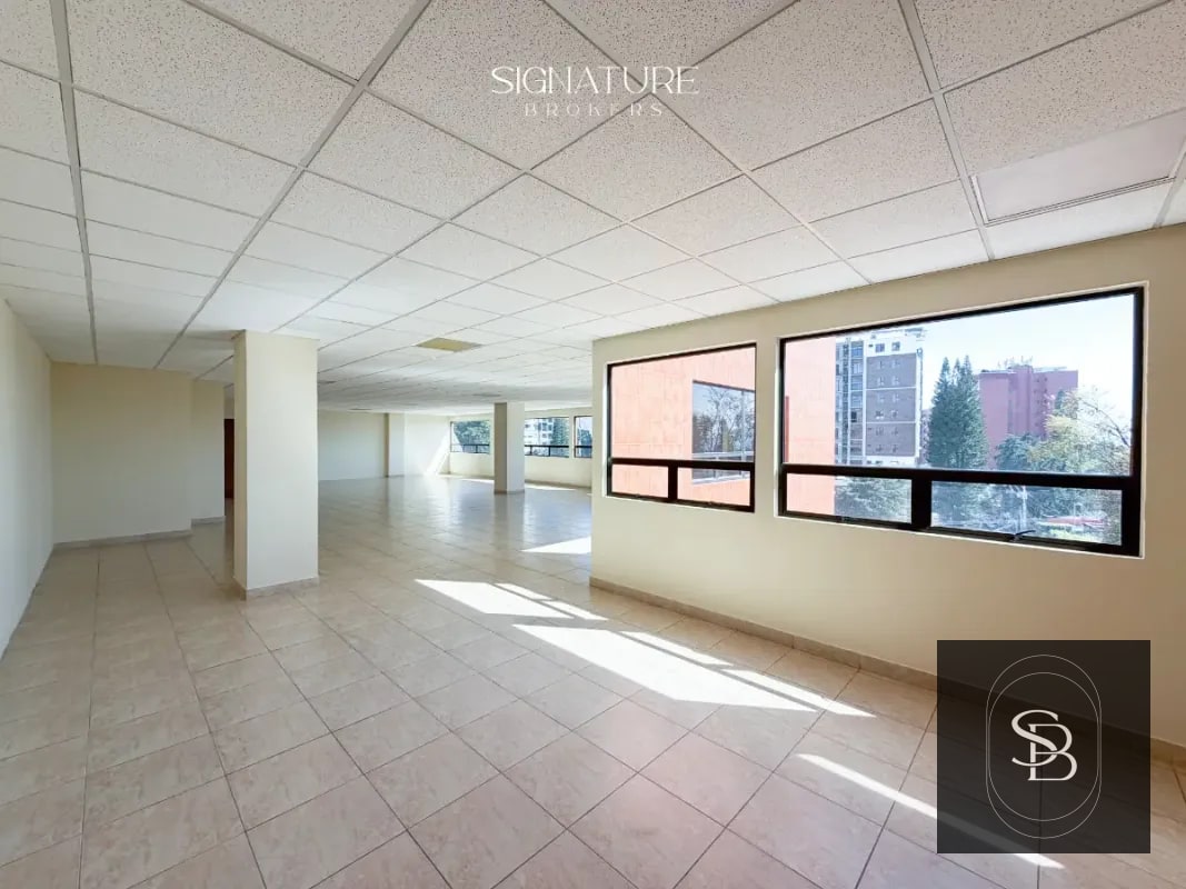 Oficina en renta – Edificio Condesa II, 23 Calle Z.13 - 7