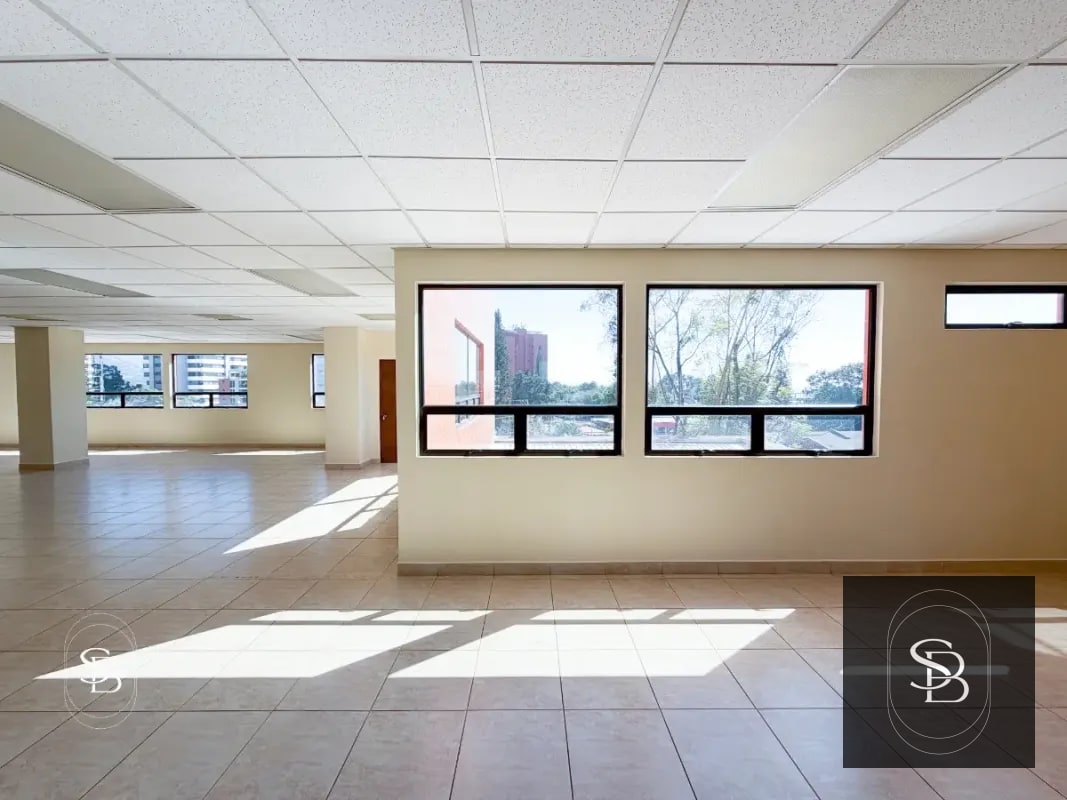 Oficina en renta – Edificio Condesa II, 23 Calle Z.13 - 4