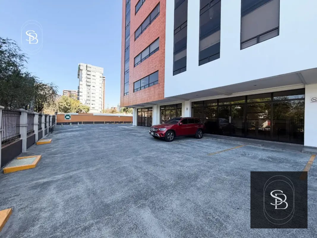 Oficina en renta – Edificio Condesa II, 23 Calle Z.13 - 1
