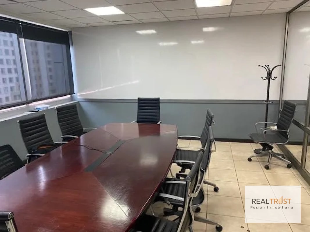 OFICINA EN VENTA EDIFICIO DUBAI CENTER ZONA 10 - 6
