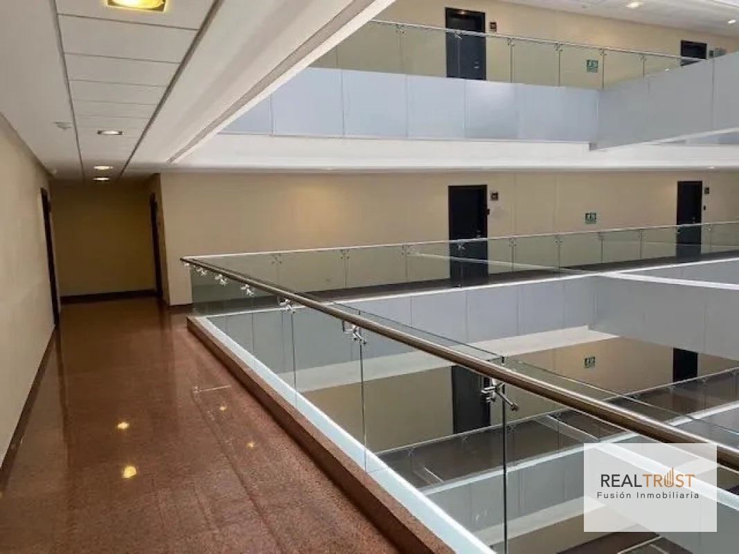 OFICINA EN VENTA EDIFICIO DUBAI CENTER ZONA 10 - 3