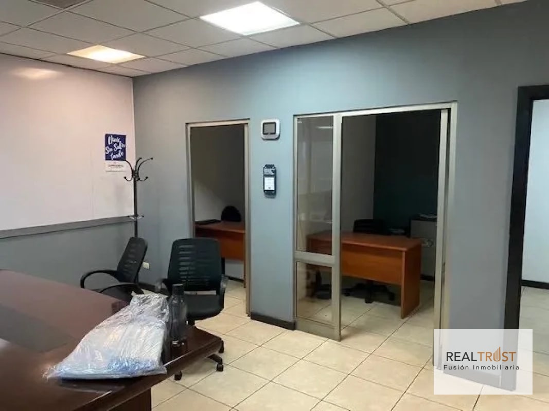 OFICINA EN VENTA EDIFICIO DUBAI CENTER ZONA 10 - 1