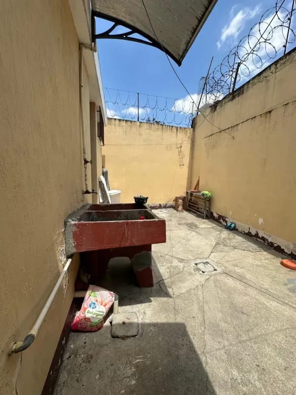 Venta de casa en Zona 11 Las Charcas dentro de garita — Casa en Venta en Las Charcas, Zona 11, Guatemala, Ciudad — foto 2 de 11