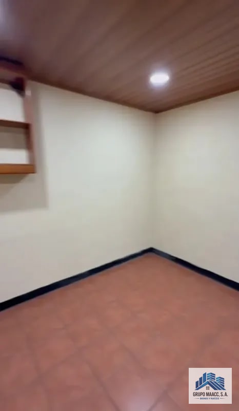 VENDO OFICINA EDIFICIO REFORMA MONTUFAR - 8