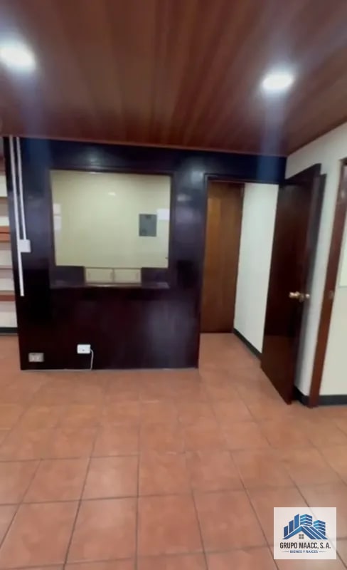 VENDO OFICINA EDIFICIO REFORMA MONTUFAR - 2