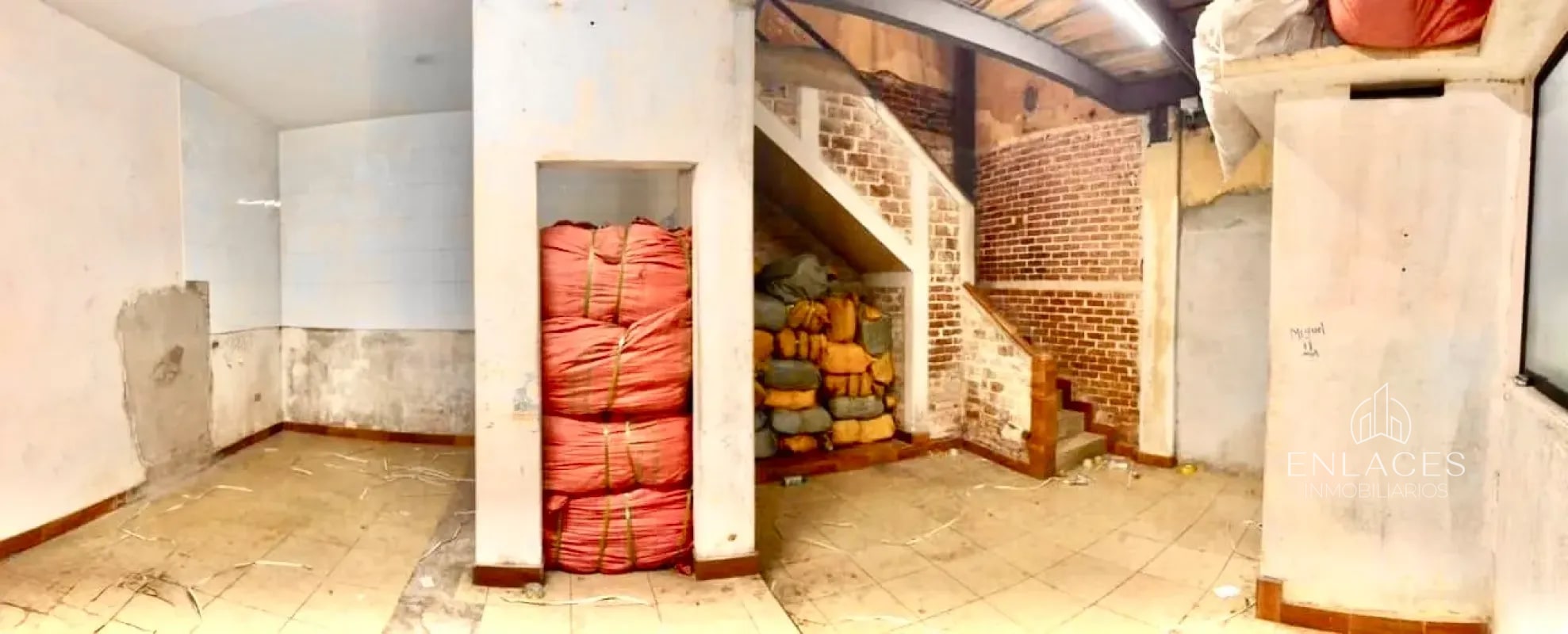 Zona 1 • Bodega en Renta • Avenida Elena • 900 M² (300 M² por nivel) - 2