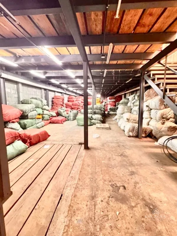 Zona 1 • Bodega en Renta • Avenida Elena • 900 M² (300 M² por nivel) - 1
